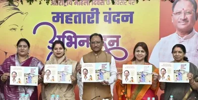 महतारी वंदन योजना: मुख्यमंत्री विष्णुदेव साय ने किया 'महतारी वंदन कॉमिक्स' का विमोचन
