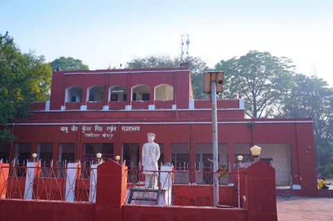 300 साल पुराना जगदीशपुर किला अब पर्यटन स्थल बन रहा है। गाइडेड टूर, रोशनी, हेरिटेज मार्केट समेत कई आकर्षण जोड़े गए।