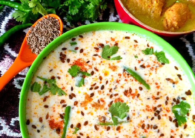 दही मसाला खिचड़ी रेसिपी घर पर बनाएं। यह स्वादिष्ट और हेल्दी रेसिपी झटपट तैयार होती है और पाचन के लिए बेहतरीन है।