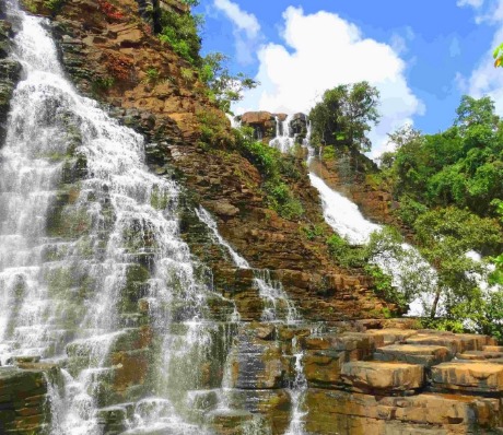 छत्तीसगढ़ में बस्तर इको-टूरिज्म, MAA अभियान, फिल्म सिटी और होमस्टे नीति से पर्यटन क्षेत्र में क्रांतिकारी बदलाव आ रहे हैं।