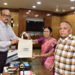 रायपुर नो प्लास्टिक: 55 हजार कपड़ा थैले वितरित, राज्यपाल समीक्षा