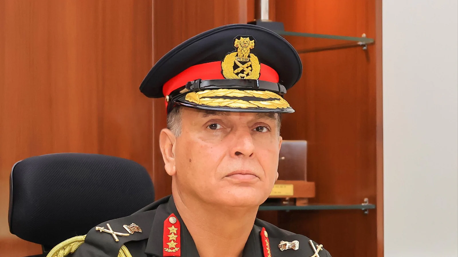 लेफ्टिनेंट जनरल धीरज सेठ