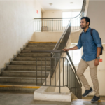 Stair Climbing Knee Benefits: पैर होंगे मजबूत