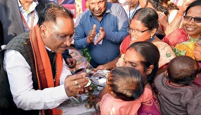 आधुनिक बालिका शौचालय
