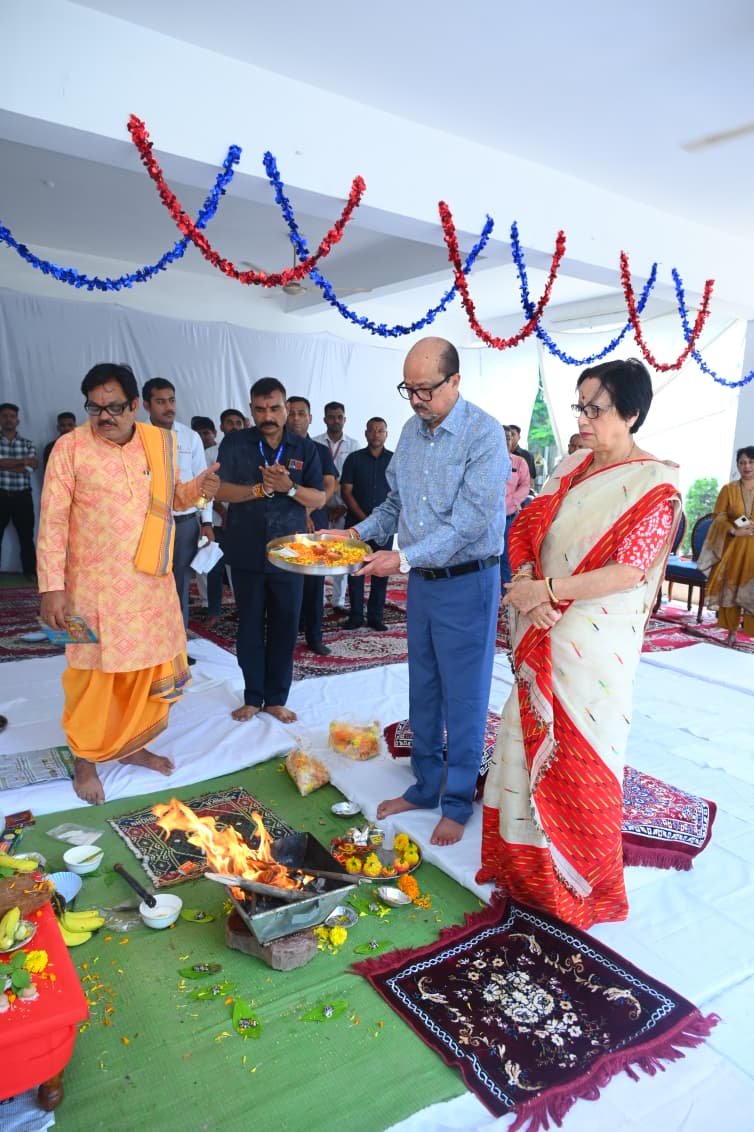भगवान विश्वकर्मा, रमेन डेका, रानी डेका काकोटी,