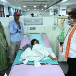 रायपुर के  एम्स में महाराष्ट्र हादसे के घायलों से मिले विजय शर्मा