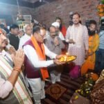 मदकूद्वीप मंदिर में सीएम साय ने की पूजा, कन्या पूजन में हुए शामिल
