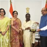 राष्ट्रपति मुर्मु को राज्यपाल ने भेंट की छत्तीसगढ़ की पहाड़ी मैना की प्रतिकृति